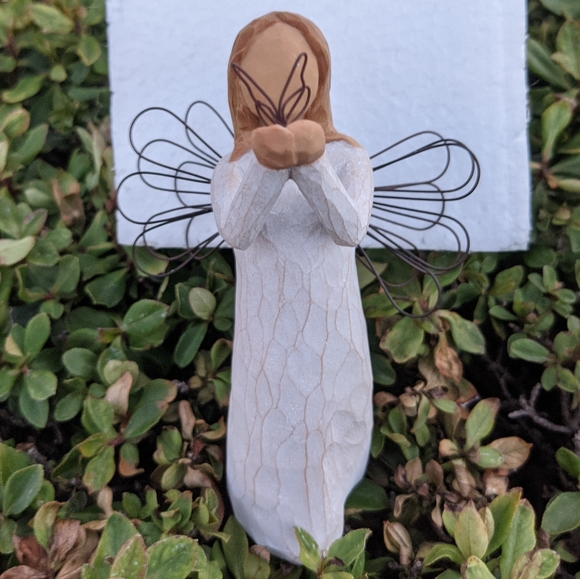 Willow Tree Angel of Freedom with Butterfly, includes box - Picture 5 of 16